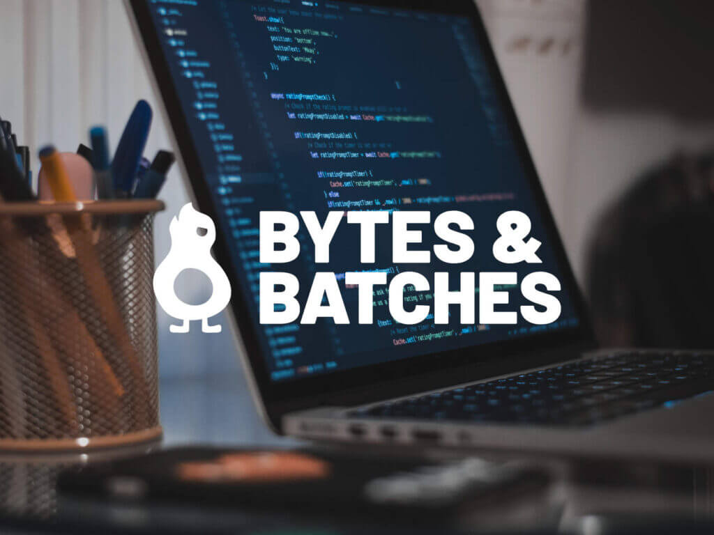 Bytes & Batches logo mascota & text - fundal poza cu laptop