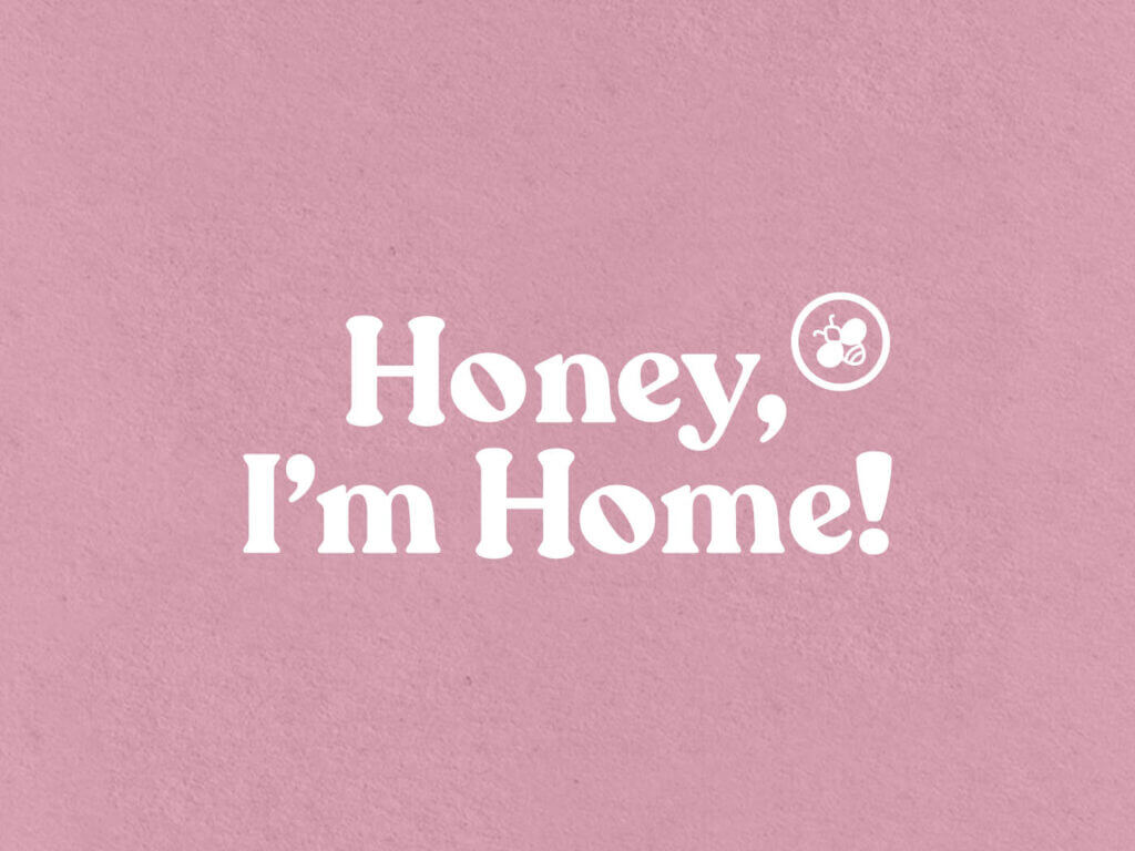 Honey, I'm Home! logo text & iconita albina - fundal colorat